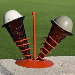 VINTAGE 70s salt n pepper shakers- Ice cream cones